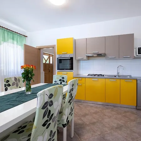 Holiday home Lovely In With Kitchen *