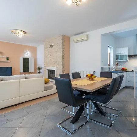 Lovely In With Kitchen *