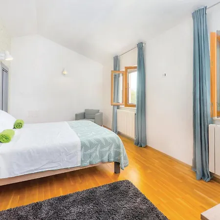 Lovely In With Kitchen Holiday home