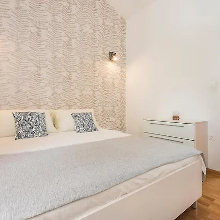 Holiday home Lovely In With Kitchen *