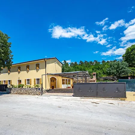 Holiday home Lovely In With Kitchen Susnjevica