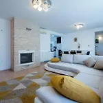Tatil Evi Lovely In With Kitchen