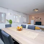 Tatil Evi Lovely In With Kitchen