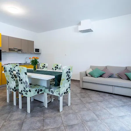 Lovely In With Kitchen